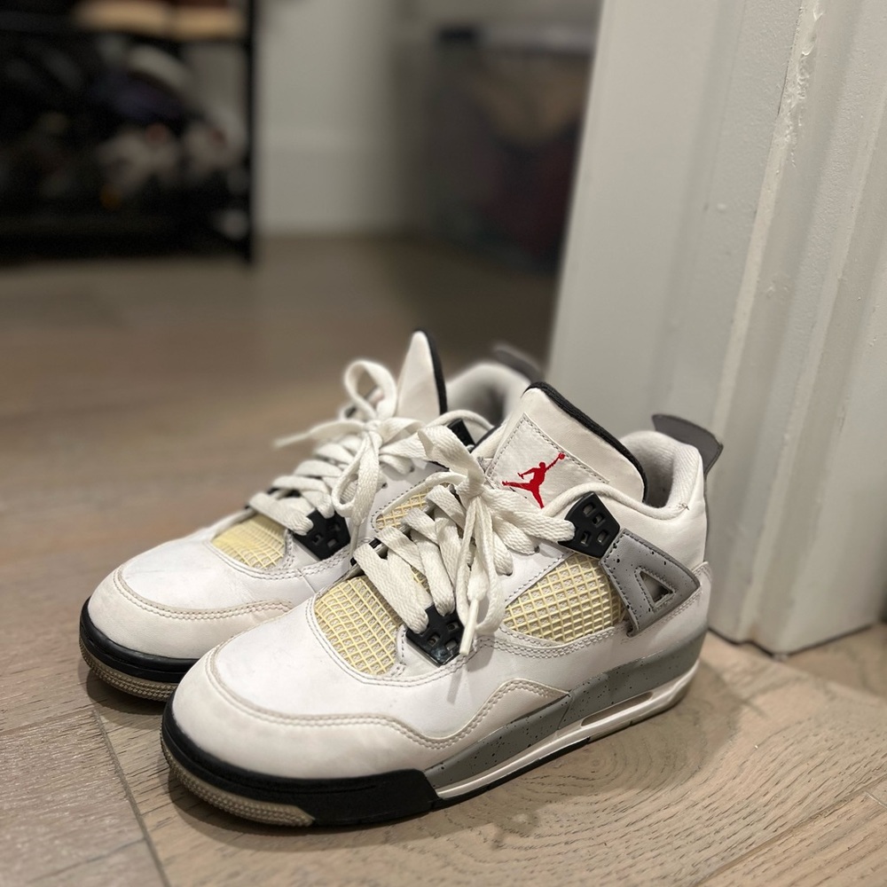 Air Jordan 4’s size 5.5 youth